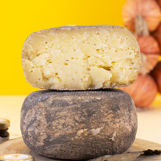 Pecorino affinato alle foglie di Noce
